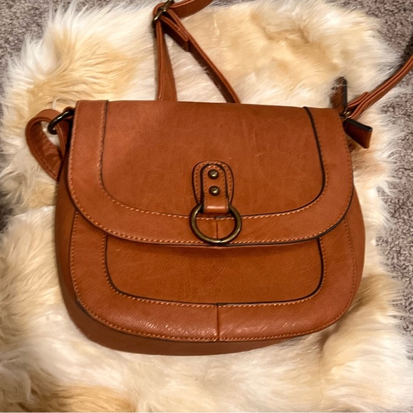 Elegant Tan Leather Crossbody Bag - Picture 3 of 6